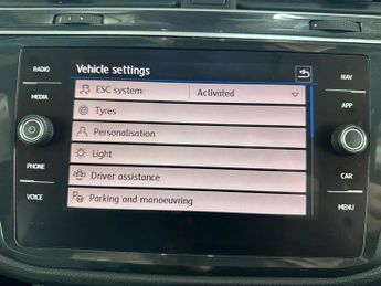 Volkswagen Tiguan 2.0 TDI R-Line Tech DSG Euro 6 (s/s) 5dr
