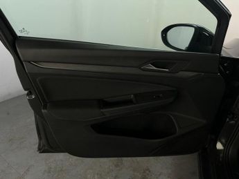 Volkswagen Golf 1.5 eTSI MHEV Style DSG Euro 6 (s/s) 5dr