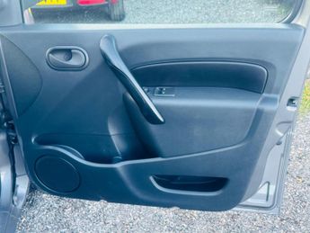 Renault Kangoo ZE ML20 33kWh Business Auto MWB 4dr (i)