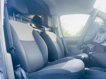 Renault Kangoo ZE ML20 33kWh Business Auto MWB 4dr (i)