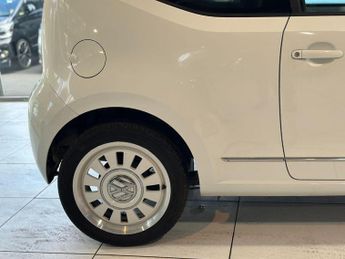 VOLKSWAGEN UP 1.0 Move up!