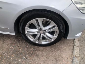 Mercedes-Benz E Class 3.0 E350 CDI V6 BlueEfficiency Sport G-Tronic Euro 5 4dr