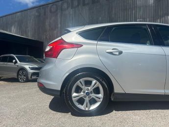 Ford Focus 1.6 Zetec Powershift Euro 5 5dr