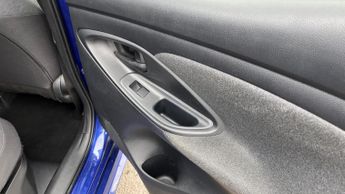 Toyota Yaris 1.5 VVT-h Design E-CVT Euro 6 (s/s) 5dr
