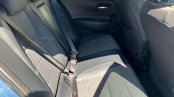 Toyota Corolla 1.8 VVT-h Design CVT Euro 6 (s/s) 5dr