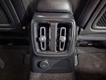 Volvo XC40 1.5h T5 Twin Engine Recharge 10.7kWh R-Design Pro Auto Euro 6 (s