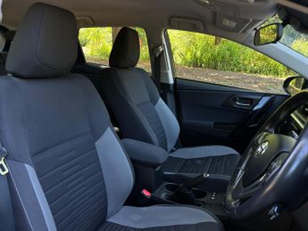 Toyota Auris 1.8 VVT-h Icon Tech CVT Euro 6 (s/s) 5dr