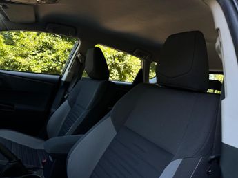 Toyota Auris 1.8 VVT-h Icon Tech CVT Euro 6 (s/s) 5dr