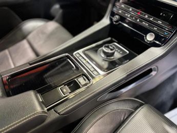 Jaguar F-PACE 2.0 P250i R-Sport Auto AWD Euro 6 (s/s) 5dr