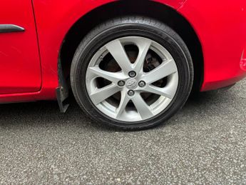 Toyota Yaris 1.5 VVT-h Excel E-CVT Euro 6 5dr (15in Alloy)