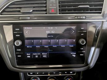 Volkswagen Tiguan 2.0 TDI SEL DSG 4Motion Euro 6 (s/s) 5dr