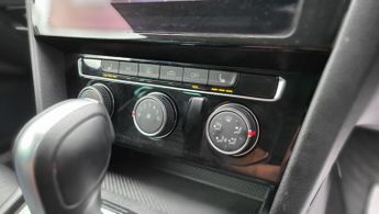 Volkswagen Passat 1.6 TDI SEL DSG Euro 6 (s/s) 5dr