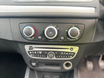 Renault Megane 1.6 16V Dynamique TomTom Euro 5 5dr