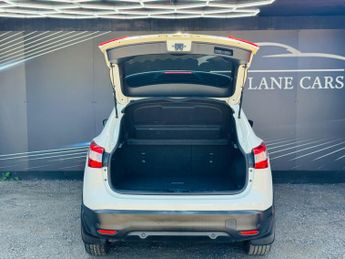 Nissan Qashqai 1.6 dCi Tekna XTRON 2WD Euro 6 (s/s) 5dr