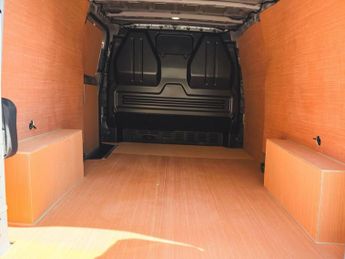 Volkswagen Transporter 2.0 TDI T32 Commerce Auto FWD LWB Euro 6 (s/s) 5dr