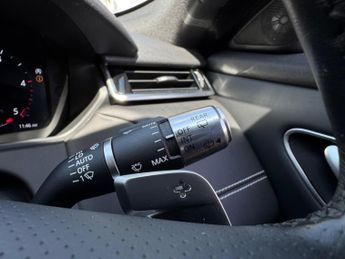 Land Rover Range Rover Velar 3.0 D300 MHEV R-Dynamic HSE Auto 4WD Euro 6 (s/s) 5dr