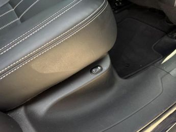 Land Rover Range Rover Velar 3.0 D300 MHEV R-Dynamic HSE Auto 4WD Euro 6 (s/s) 5dr