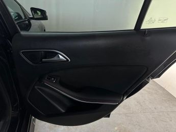 Mercedes-Benz GLA 1.6 GLA200 AMG Line Edition (Plus) 7G-DCT Euro 6 (s/s) 5dr