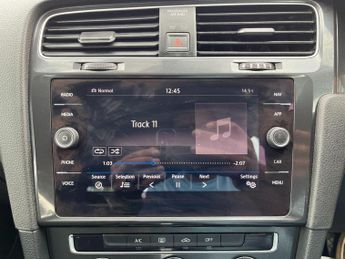 Volkswagen Golf 1.6 TDI SE Nav DSG Euro 6 (s/s) 5dr