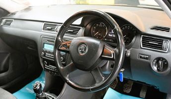 SKODA RAPID 1.2 TSI Elegance Hatchback 5dr Petrol Manual Euro 5 (105 ps) +MO