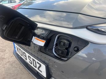 Hyundai KONA 64kWh Premium Auto 5dr