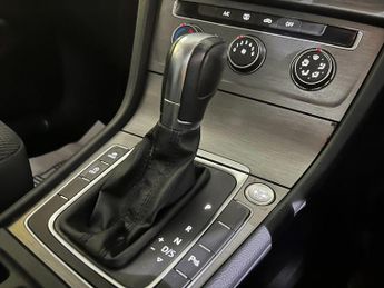 Volkswagen Golf 2.0 TDI BlueMotion Tech SE DSG Euro 5 (s/s) 5dr