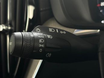 Volvo XC60 2.0 B5 MHEV Inscription Pro Auto Euro 6 (s/s) 5dr