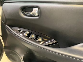 Nissan Leaf 40kWh N-Connecta Auto 5dr