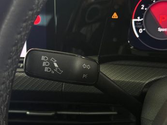 Volkswagen Golf 1.5 eTSI MHEV R-Line DSG Euro 6 (s/s) 5dr