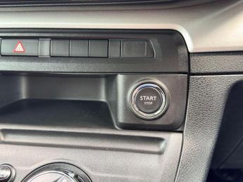 PEUGEOT TRAVELLER 2.0 BlueHDi Allure Standard MPV 5dr Diesel EAT8 MWB Euro 6 (s/s)