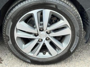 PEUGEOT TRAVELLER 2.0 BlueHDi Allure Standard MPV 5dr Diesel EAT8 MWB Euro 6 (s/s)