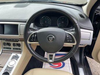 Jaguar XF 2.2d Luxury Auto Euro 5 (s/s) 4dr