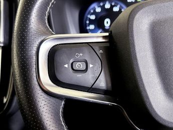 Volvo XC40 1.5h T5 Twin Engine Recharge 10.7kWh R-Design Pro Auto Euro 6 (s