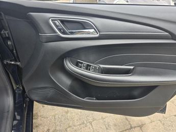 MG MG5 61.1kWh Exclusive Long Range Auto 5dr