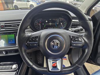 MG MG5 61.1kWh Exclusive Long Range Auto 5dr