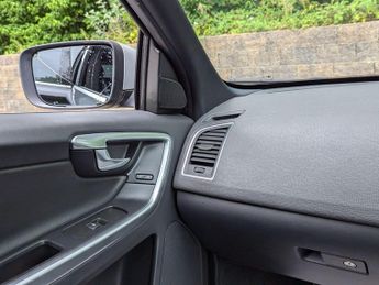 Volvo XC60 2.4 D5 R-Design Nav Auto AWD Euro 6 (s/s) 5dr