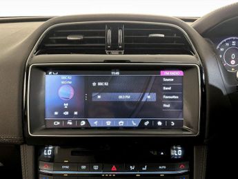 Jaguar F-PACE 2.0 P250i Portfolio Auto AWD Euro 6 (s/s) 5dr