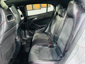 Mercedes-Benz GLA 2.1 GLA220d AMG Line (Premium Plus) 7G-DCT 4MATIC Euro 6 (s/s) 5