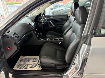 Subaru Legacy 2.5 SE Sport Tourer 5dr (Ivory Leather)