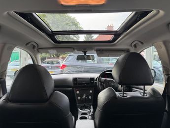 Subaru Legacy 2.5 SE Sport Tourer 5dr (Ivory Leather)