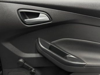 Ford Focus 1.0T EcoBoost ST-Line Auto Euro 6 (s/s) 5dr