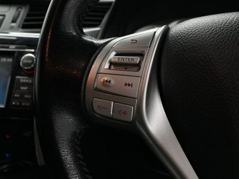 Nissan Navara 2.3 dCi Tekna Auto 4WD Euro 6 4dr