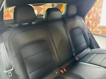 MG MG4 64kWh Trophy Long Range Auto 5dr