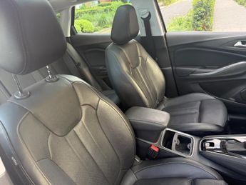 Vauxhall Grandland X 1.2 Turbo Elite Nav Auto Euro 6 (s/s) 5dr