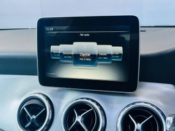 Mercedes-Benz GLA 2.1 GLA200d AMG Line (Premium Plus) 7G-DCT 4MATIC Euro 6 (s/s) 5