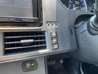 Toyota Voxy Toyota voxy 1.8 hybrid 7 seater