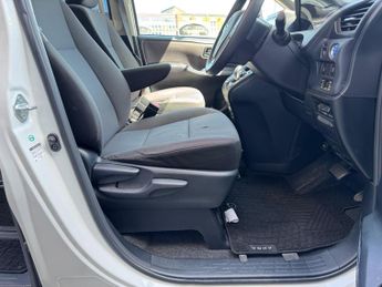 Toyota Voxy Toyota voxy 1.8 hybrid 7 seater