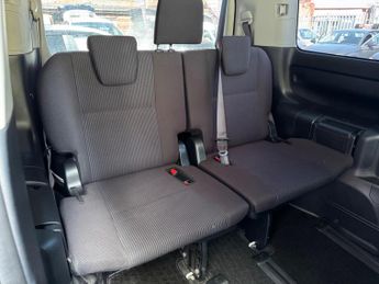 Toyota Voxy Toyota voxy 1.8 hybrid 7 seater