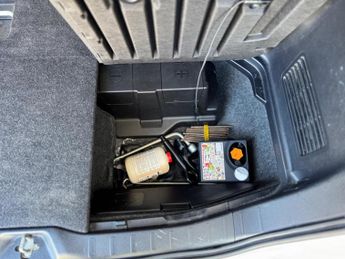 Toyota Voxy Toyota voxy 1.8 hybrid 7 seater