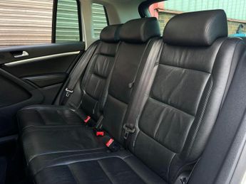 Volkswagen Tiguan 2.0 TDI BlueMotion Tech SE DSG 4WD Euro 5 (s/s) 5dr